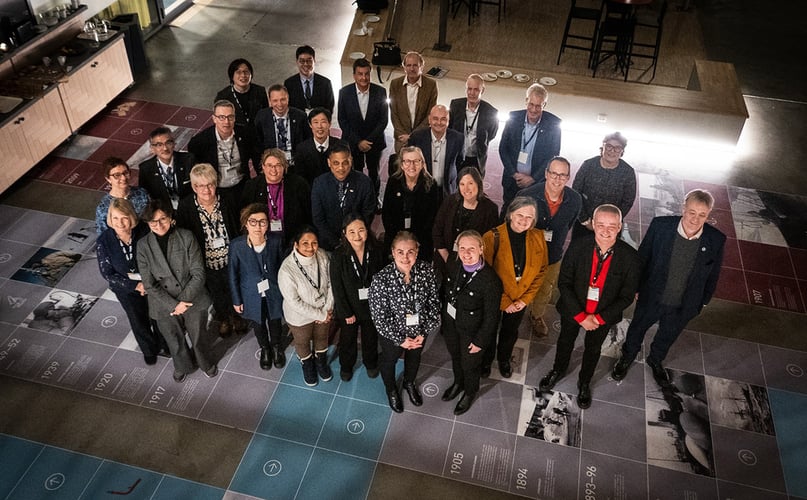 Familiefotot som viser deltakerne på på rundbordskonferansen under Arctic Frontiers i Tromsø, hvor veien mot et vellykket femte internasjonale polarår (IPY) i 2032-2033 ble diskutert. 
