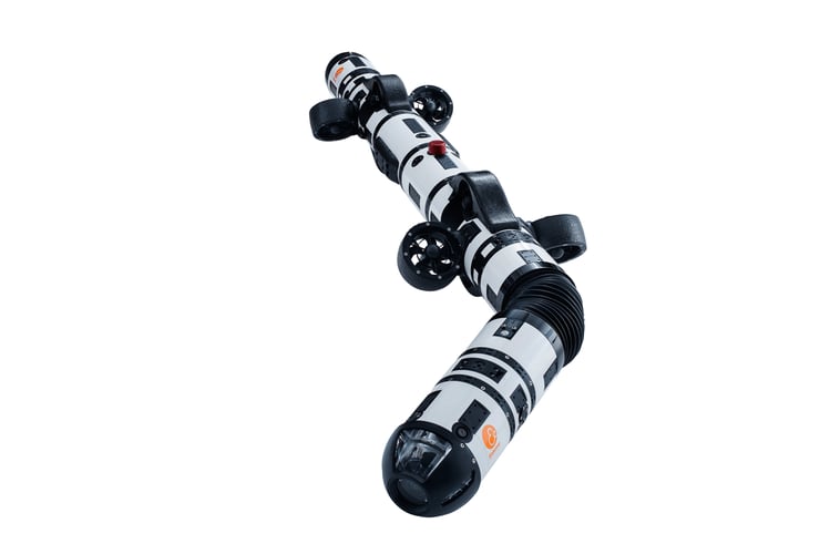 Robotslange i svart og hvitt for undervannsarbeid