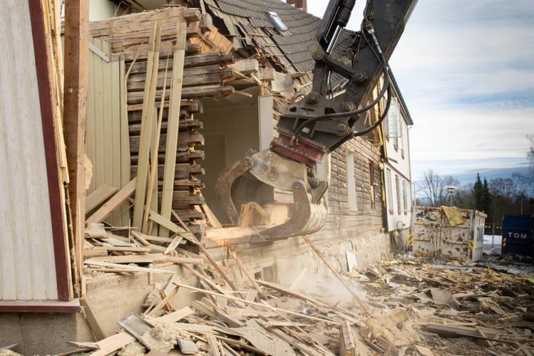 riving av trebygning